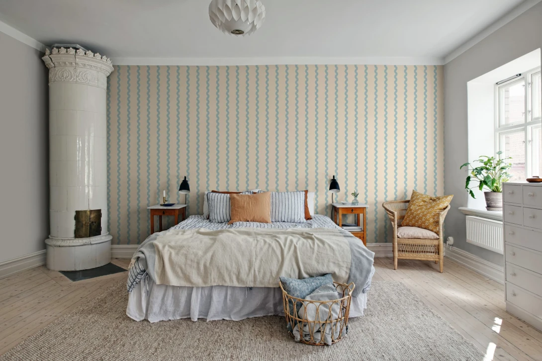 Rebel Walls R20666 Pops Wobbly Stripe Light Blue - mural w falujące pasy