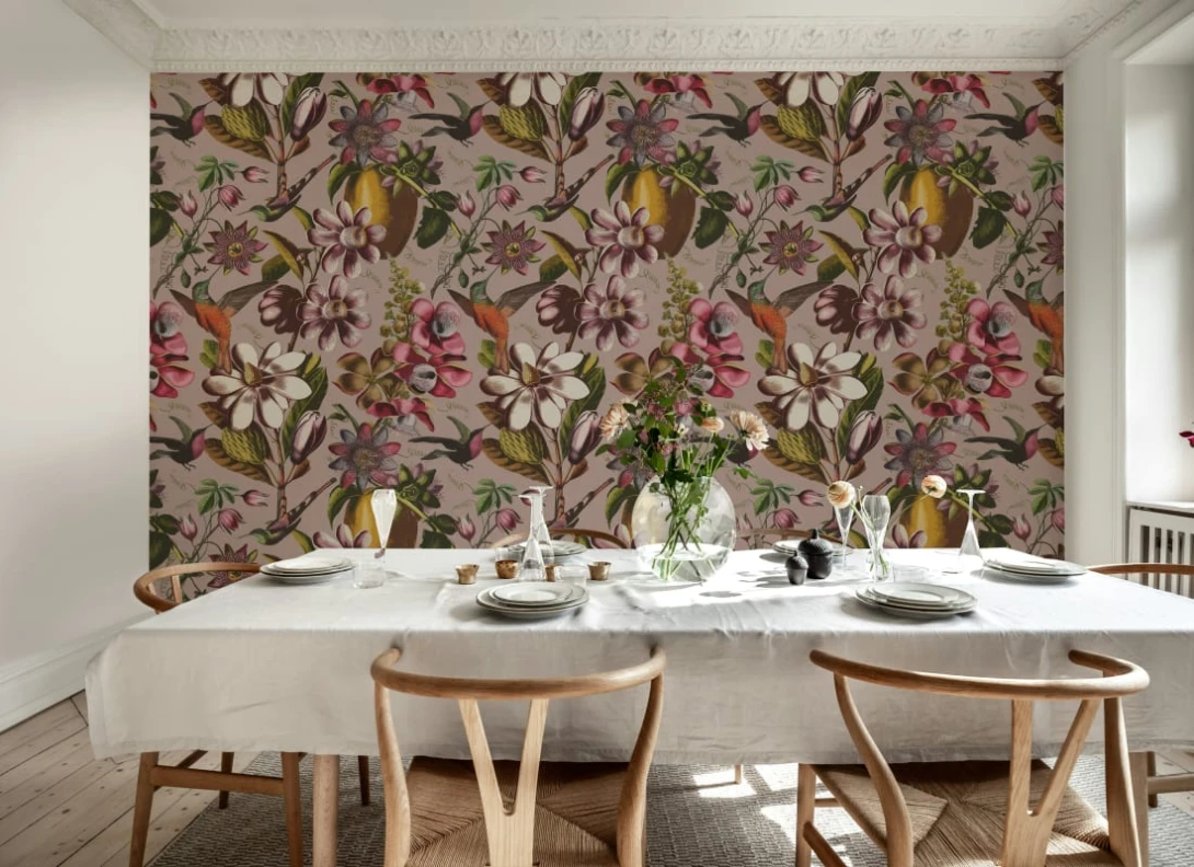 Rebel Walls R21786 Pops Flying Kolibri Pink - mural w kwiaty i kolibry
