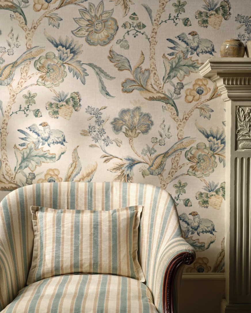 Colefax and Fowler W7026-02 Belmont Belvedere Aqua/Beige - tapeta lniana w kwiaty i ptaki