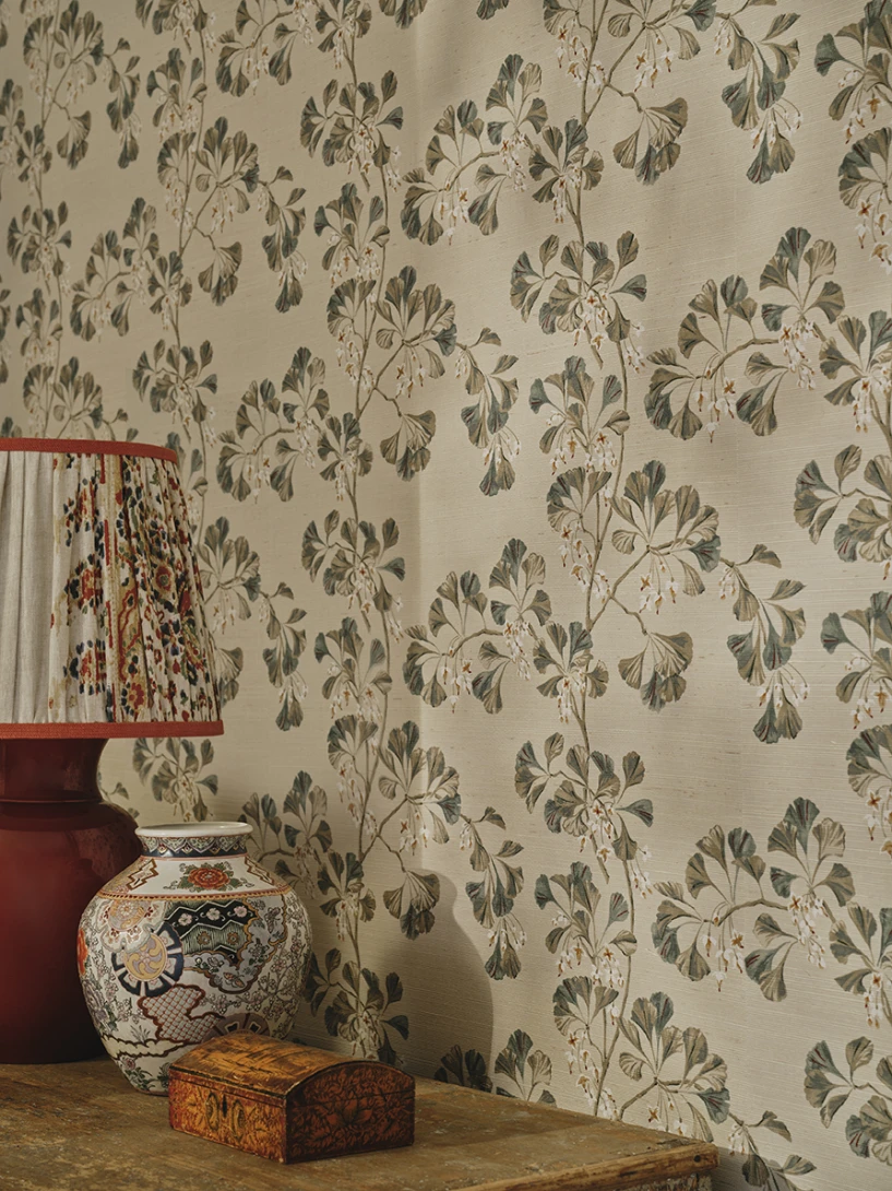 Colefax and Fowler W7027-01 Belmont Greenacre Green - tapeta z sizalu w gałęzie miłorzębu