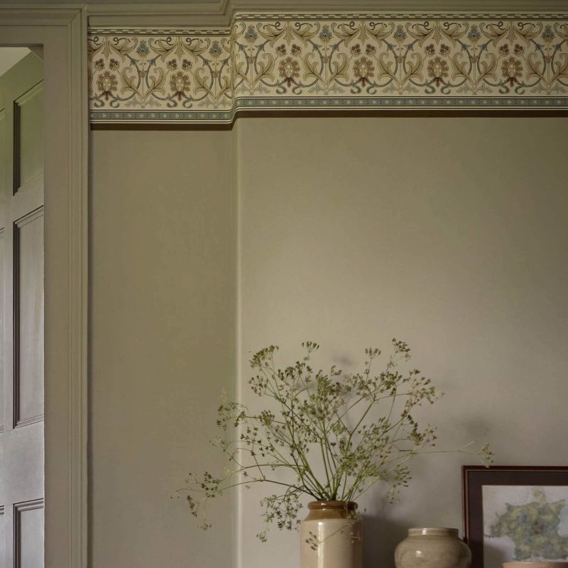 Morris & Co. 217612 The Unfinished Works Ornamental Frieze Linen/Woad - border w roślinny ornament