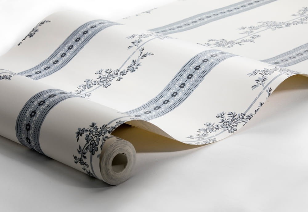 Boras Tapeter 4509 Anno Drottningholm White - tapeta w paski roślinne