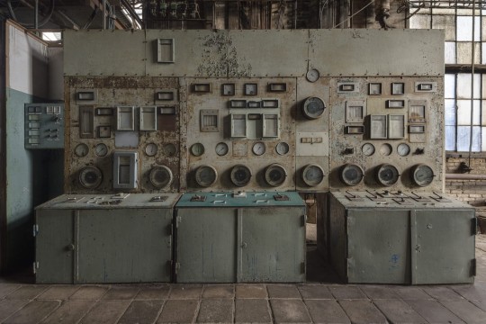 Fototapeta Rebel Walls Deserter’s Controls  R14351