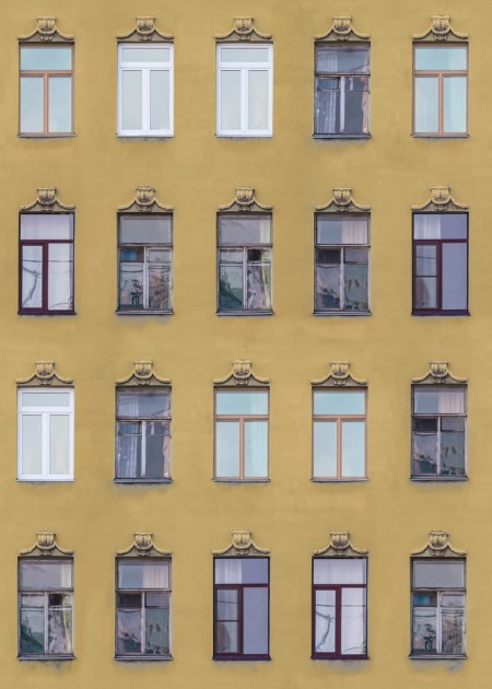Fototapeta Rebel Walls Window Row, Saffron Street R15872
