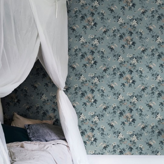 Sandberg 651-26 Ett Hem Sandra Misty Blue - mural w kwiaty lilii