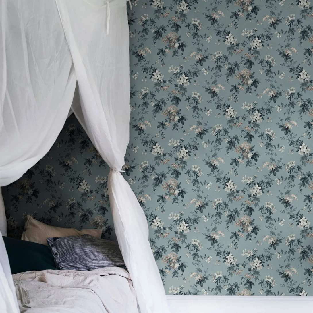 Sandberg 651-26 Ett Hem Sandra Misty Blue - mural w kwiaty lilii