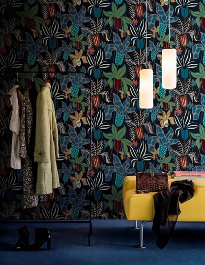 Wall & Deco 2016 The Garden WDTG1601 - mural z motywem kwiatów i czarnego tła