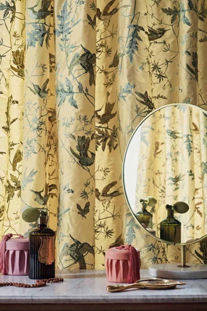 Tkanina Cole & Son The Contemporary Collection - Fabrics F111/1001 Hummingbirds 100% Jedwab