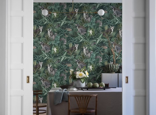 Boras Tapeter Studio 9570W Wild Animals Madagascar - mural egzotyczny w liście i lemury