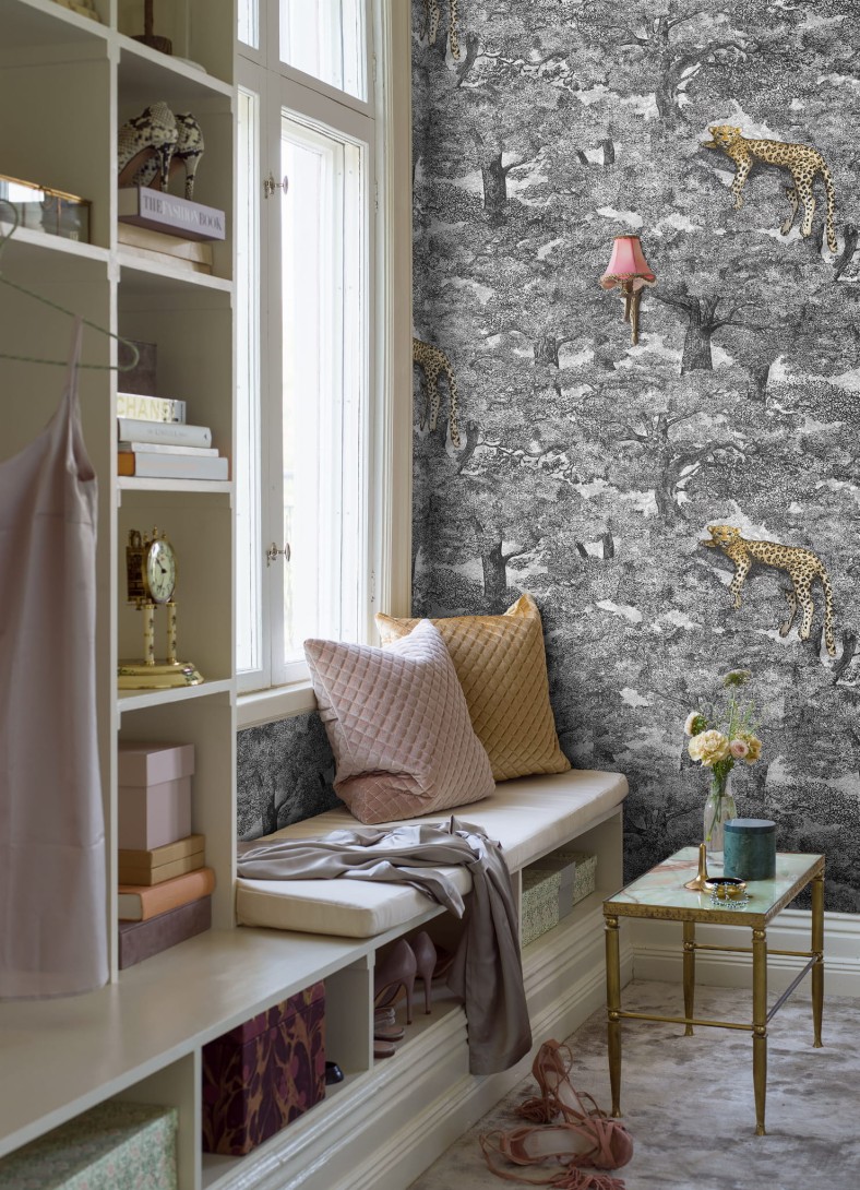 Boras Tapeter Studio 9572W Wild Animals Samburu - mural egzotyczny krajobraz drzew i lampartów