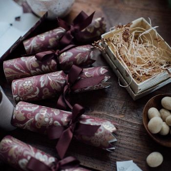 Świąteczne ozdoby DIY: bożonarodzeniowe crackery