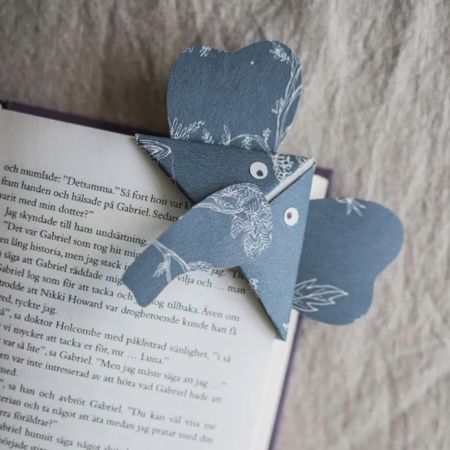 DIY: zakładka do książki z resztek tapety