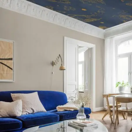 Jak wykończyć sufit w salonie? Pomysły i inspiracje
